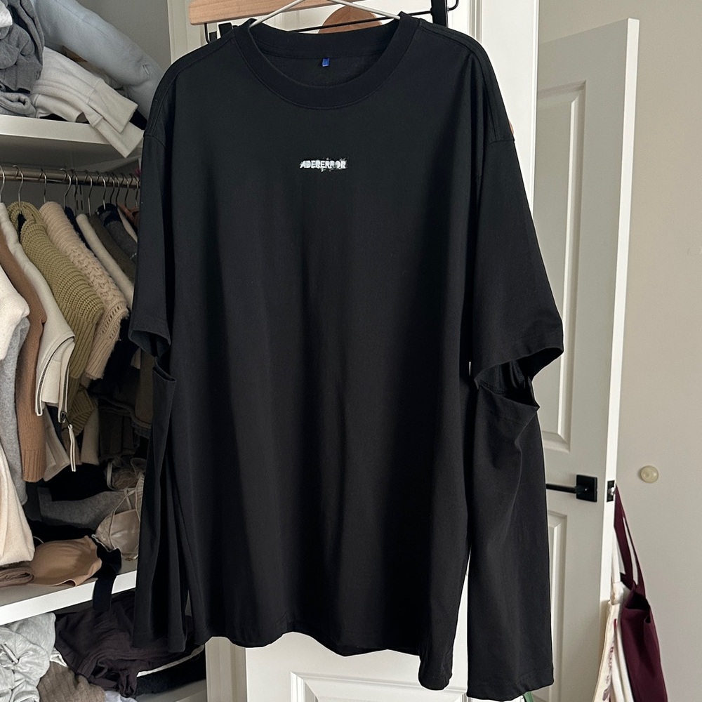 Men's Black Long-Sleeve Graphic Tee